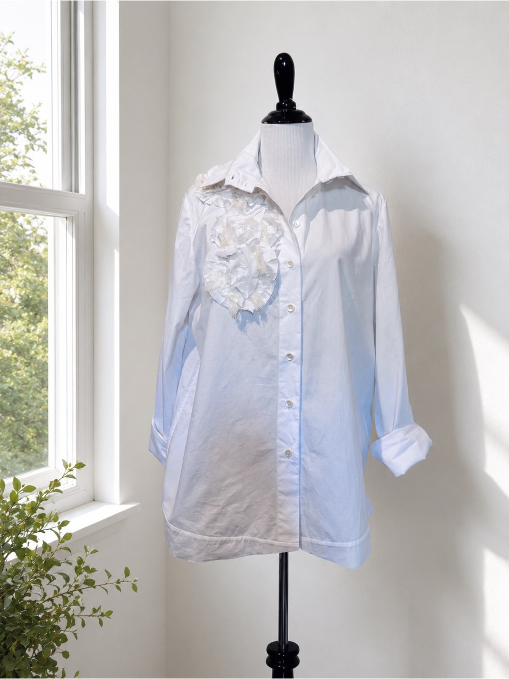 Sundance White Floral Appliqué Button Front Top XXL